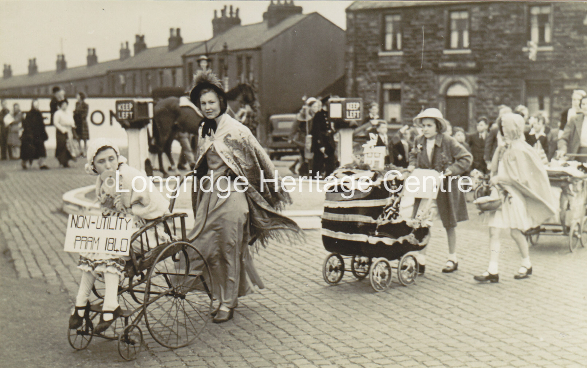 327A - Stone Bridge - Longridge Field Day procession - 1948